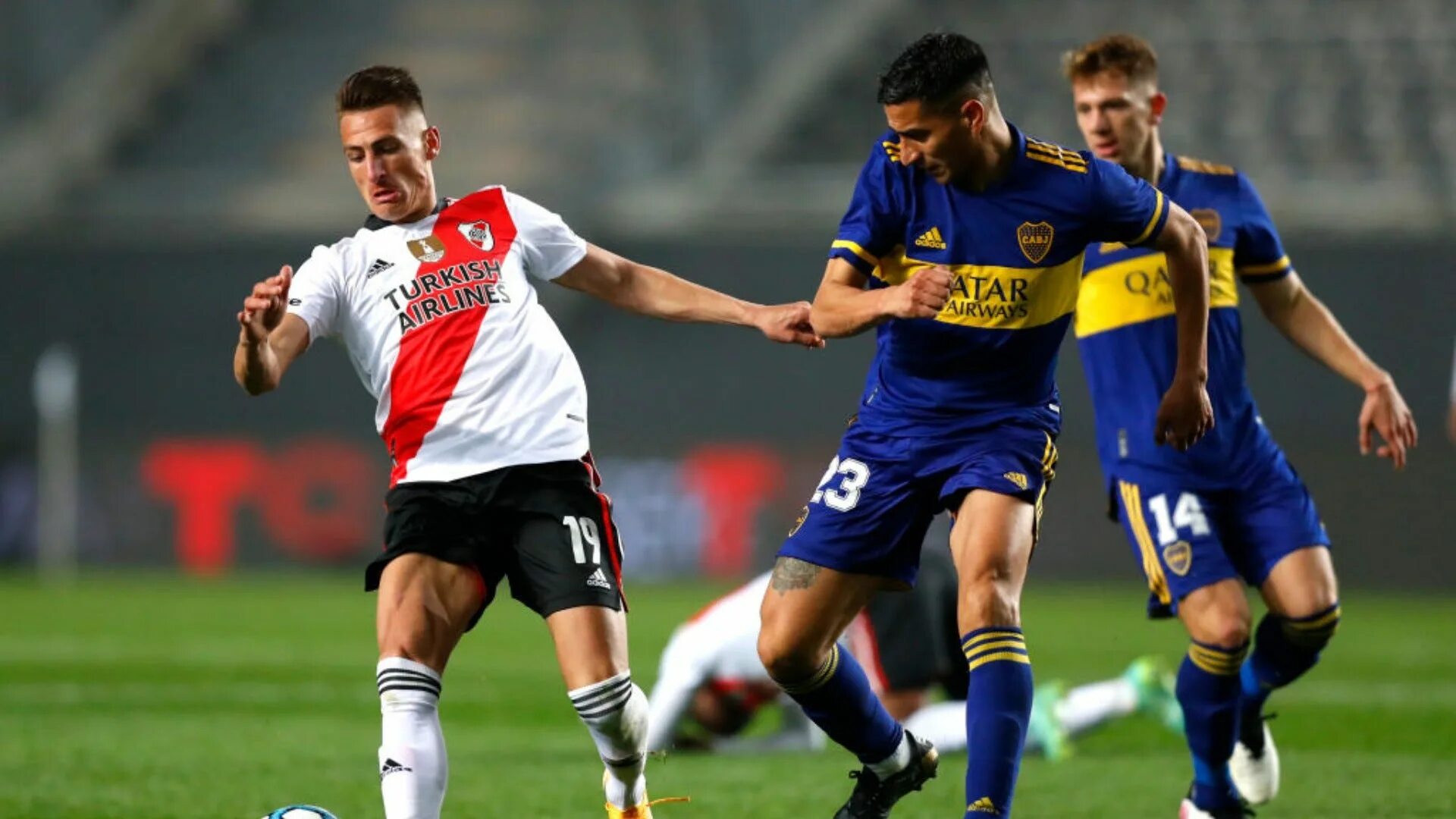 Matches goal. River Plate vs boca Juniors. Дерби бока Хуниорс Ривер Плейт. ФК Аргентинос Хуниорс. Клубов «Ривер» и «бока Хуниорс.