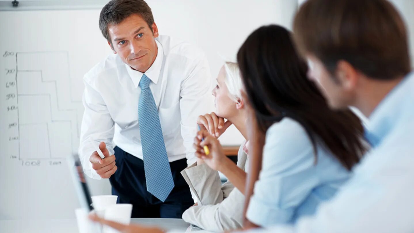 Почему я стать руководителем. Почему я хочу стать. Почему я хочу стать директором магазина. Почему я хочу стать директором магазина. Беседа с сотрудником.