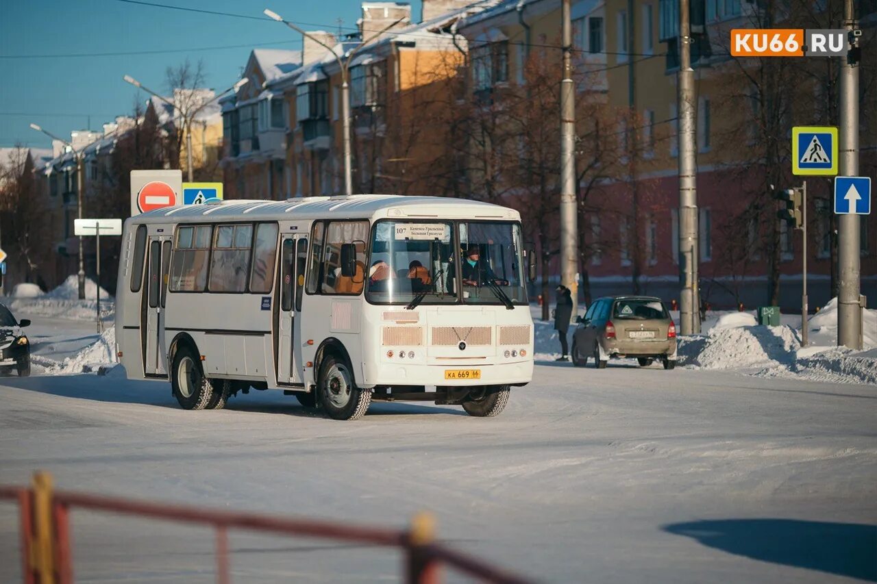 Свердловская область автобусы. Автобус в городе. Автобусы Каменск-Уральский. Автобус Омск.