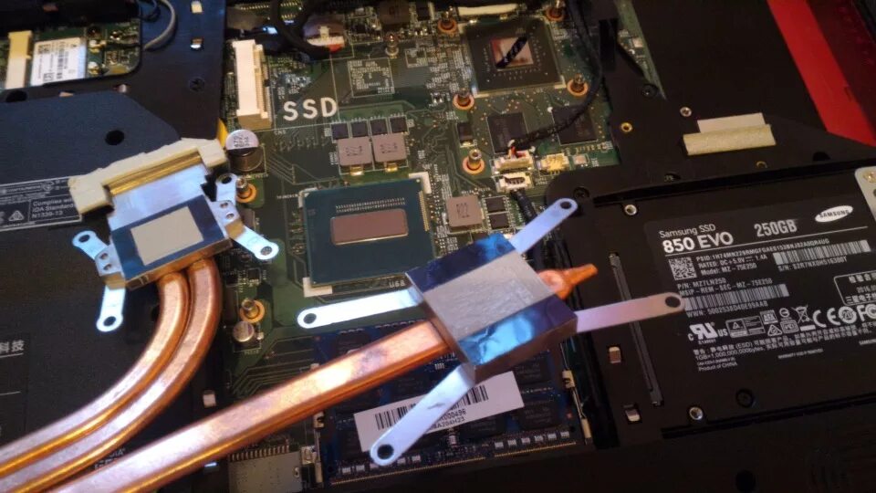 Термопрокладки для видеокарты. Термопластина для ноутбука. Куда клеить термопрокладку. Lenovo g565 термоинтерфейс. Термопрокладки dell 5587.