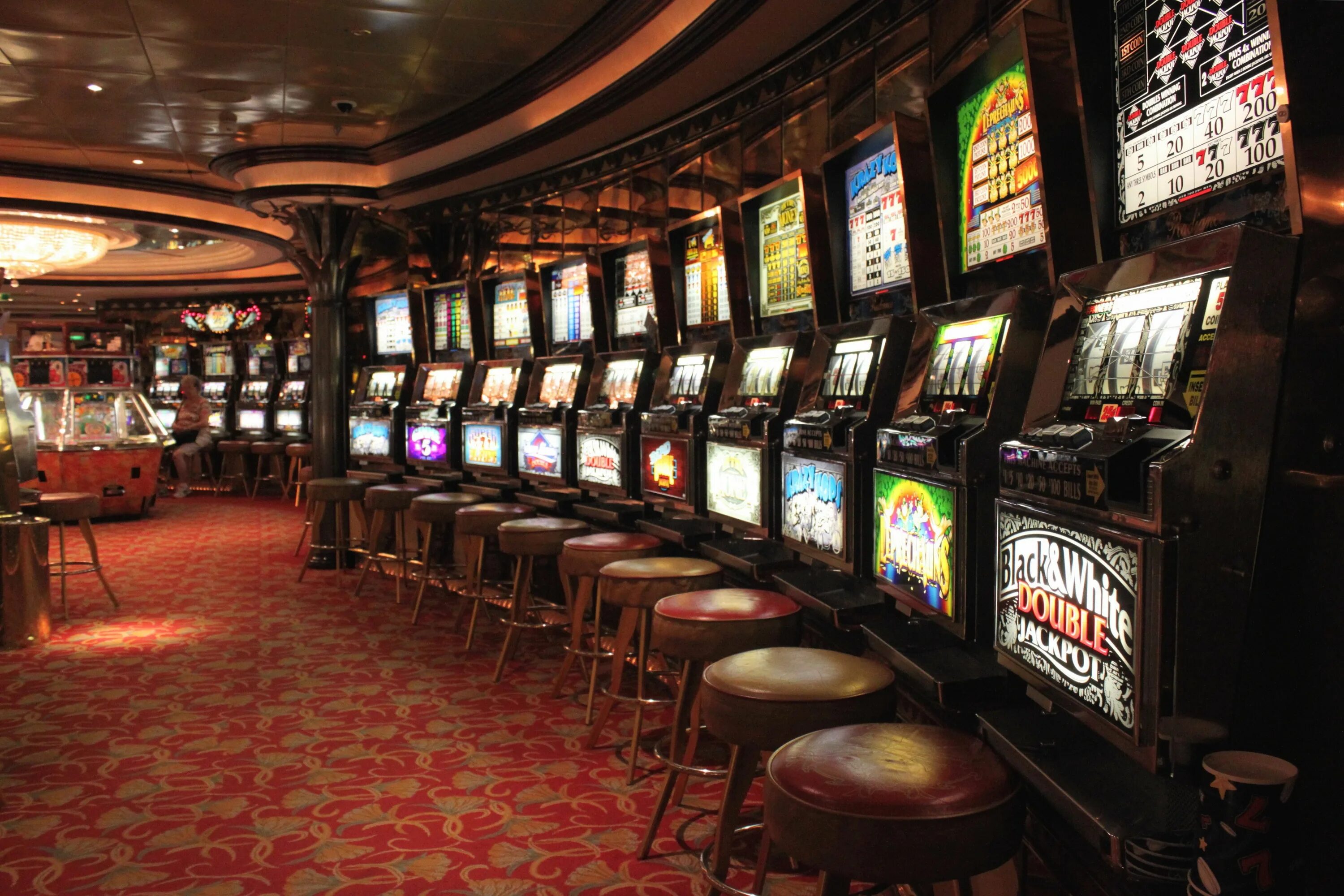 Топ игровых автоматов 2024. Игровой автомат казино. Первые игровые автоматы. Игровые автоматы 2000. Самый первый игровой автомат.