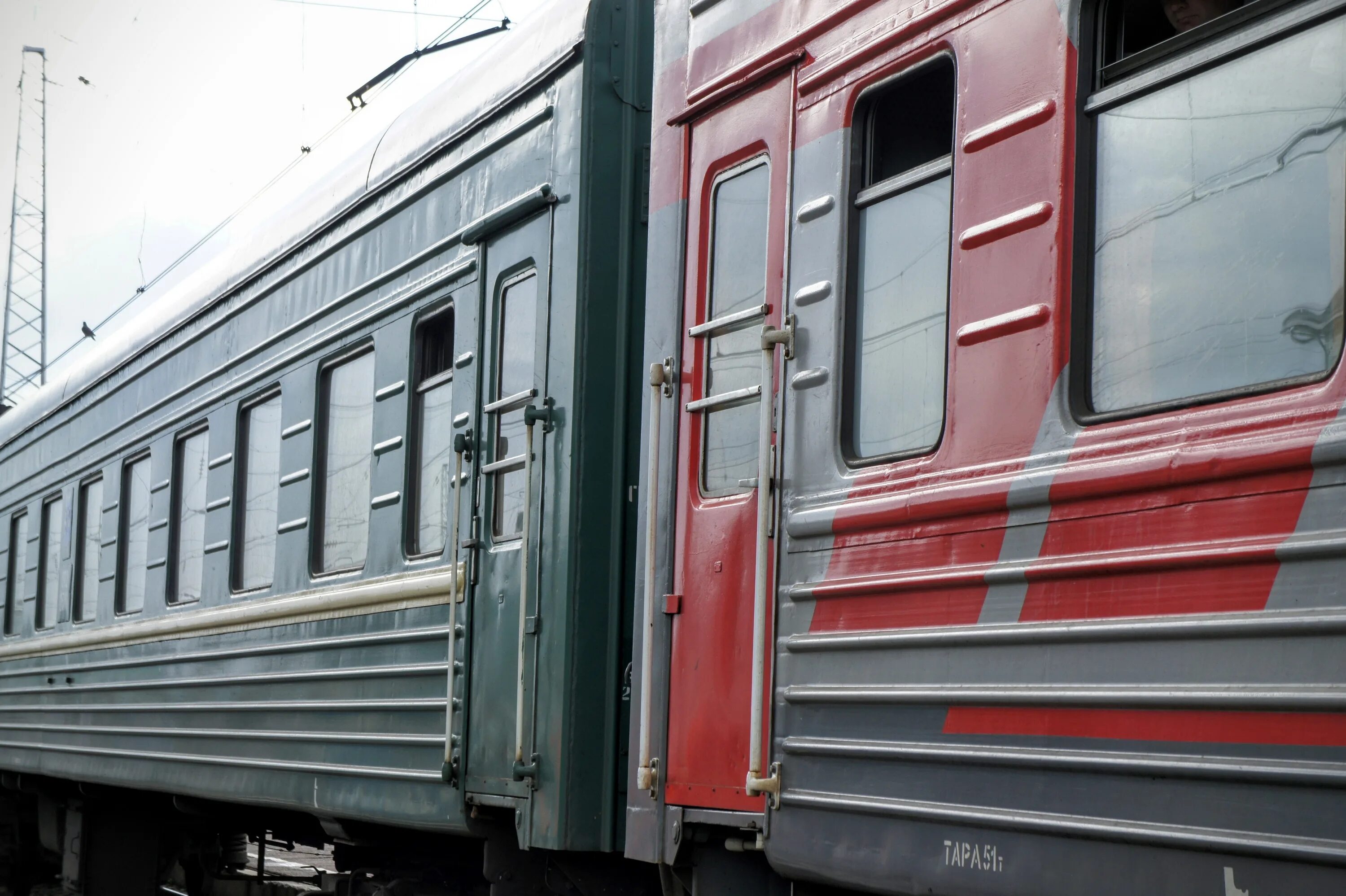 Плацкартный вагон РЖД снаружи. Пассажирский вагон. Пассажирский поезд. Вагон РЖД. Поезд из вагонов разного назначения 5 букв