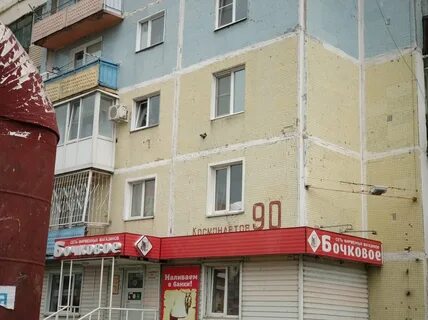 Космонавтов 90