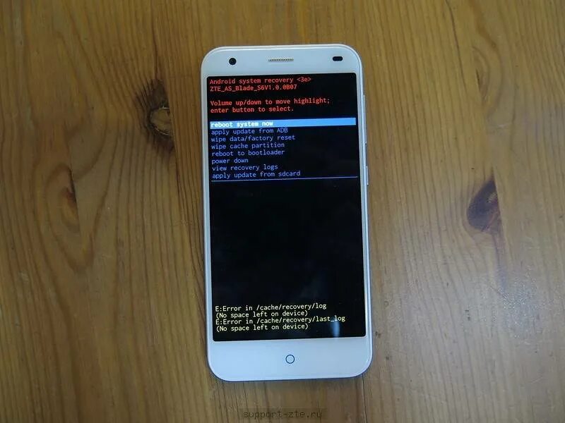 Завис телефон не включается что делать. Включение телефонов ZTE. Смартфон завис. Зависание смартфона. Глючит телефон.