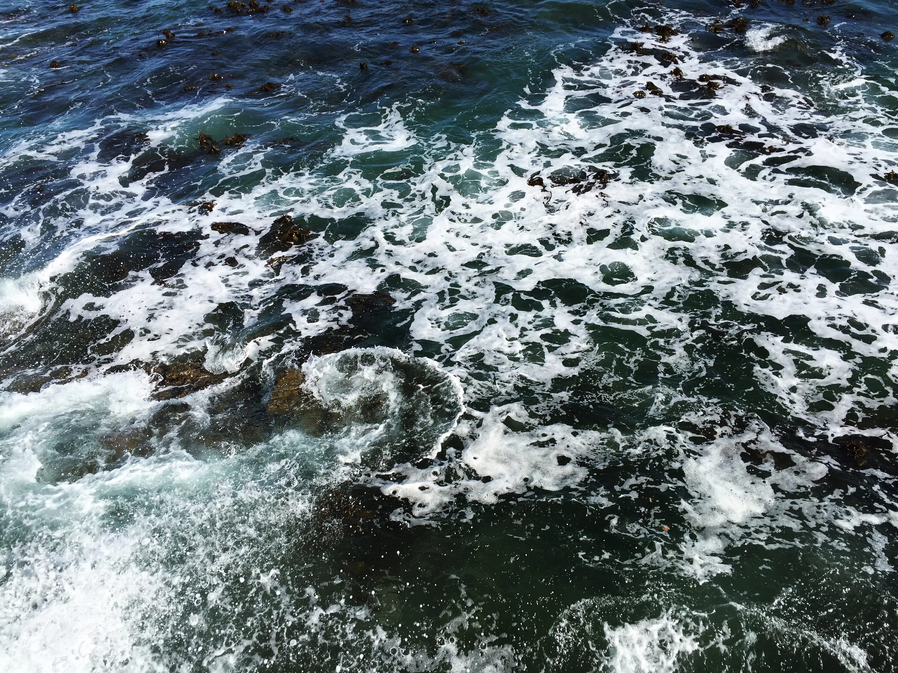 Река в океане 7. Речная волна. Речные волны фото. Всхлип Речной волны. Спорт в море поток воды.