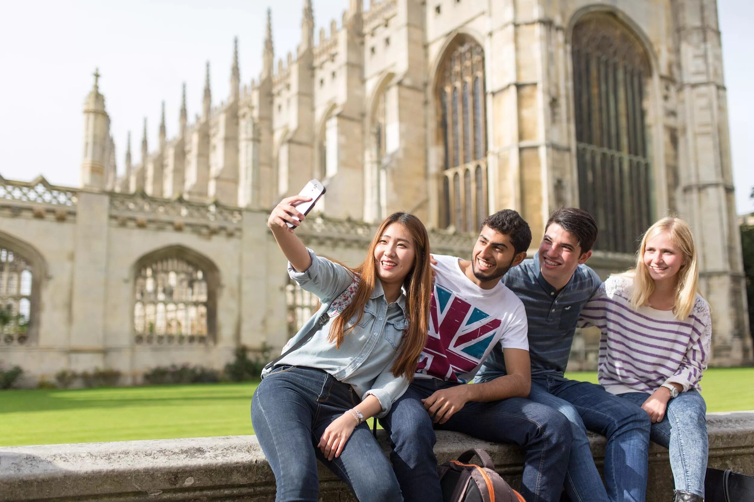 Students cambridge cambridge university. Кембриджский университет. Кембриджский университет студенты. Студенты Великобритании. Университет за границей.