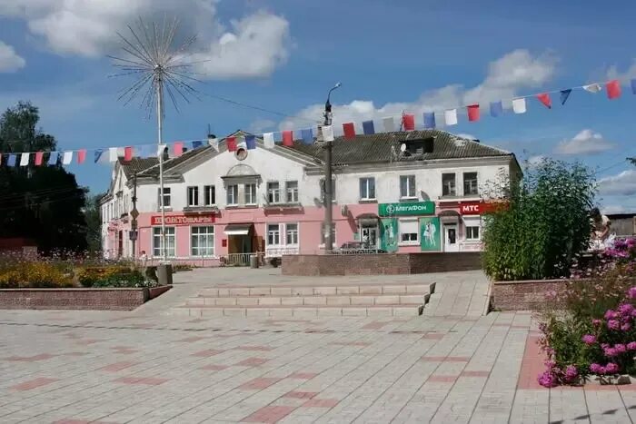 File:Кувшиново. 1-я Октябрьская ул.  Wikimedia Commons
