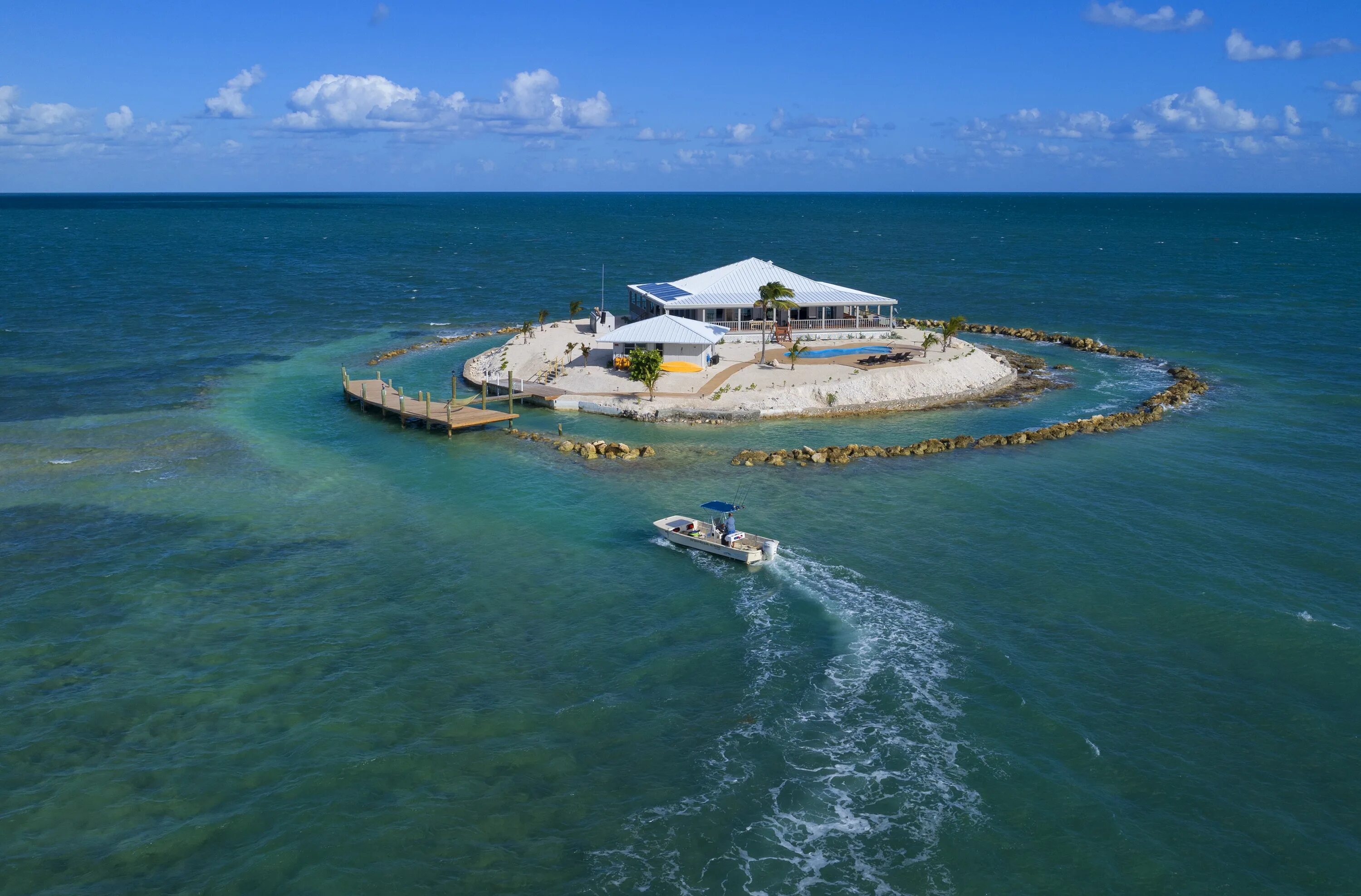 Остров Ист систер рок. Частный остров. Богатый остров. Остров Флорида. An island off the coast