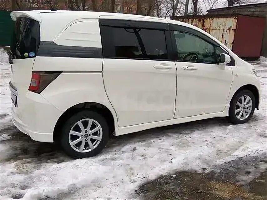 Колеса хонда спайк. Хонда Спайк 2015. Honda freed r17. Honda freed Spike r17 колеса. Хонда Фрид Спайк 2015.