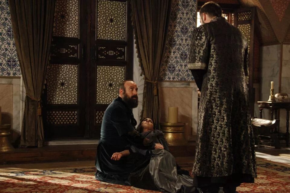 смерть хюррем султан. великолепный век смерть шехзаде мустафа. великолепный век ибрагим sultana. кто отравил сулеймана в великолепном веке. смерть ибрагима паши великолепный век.