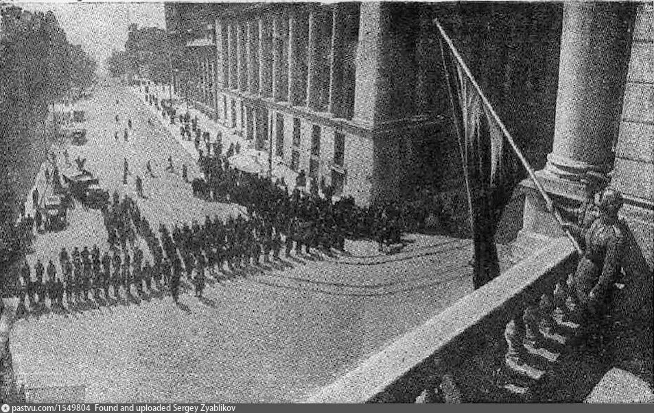 Одесса 1944 год. Одесса 10 апреля 1944 года. Оперный театр Одесса 1944. 10 Апреля день освобождения Одессы от румынско-немецких войск. Оперный театр Одесса 1941 год.