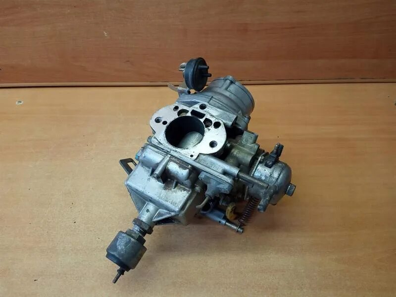 Карбюратор stromberg m102. Мерс карбюратор. 0 карбюратор. Мерседес 190 2. Мерс карбюратор.