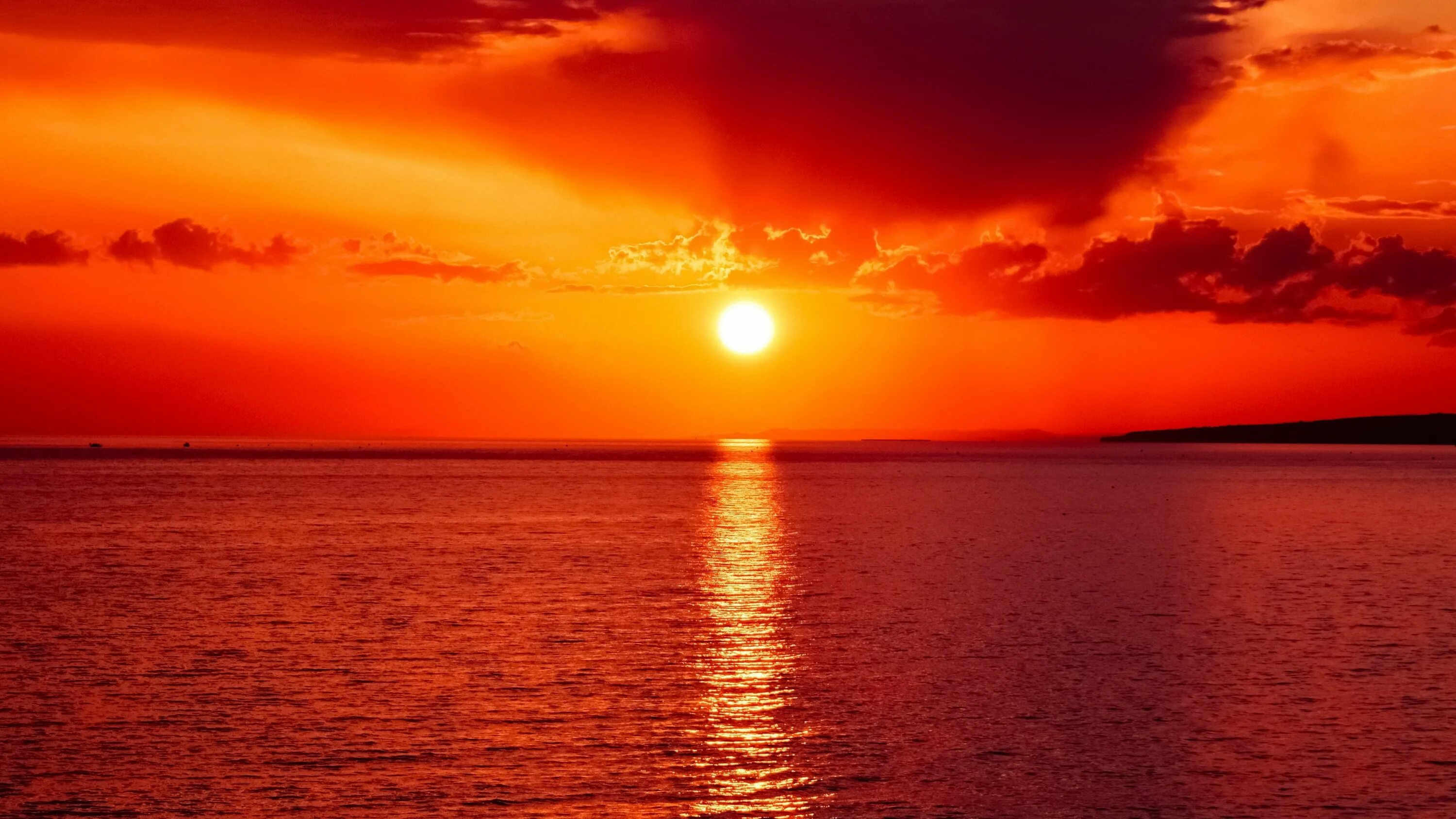 Красный закат. Багряный закат (2001). Закат алый как коленочки. Кровавый закат. Закат алый как коленочки.