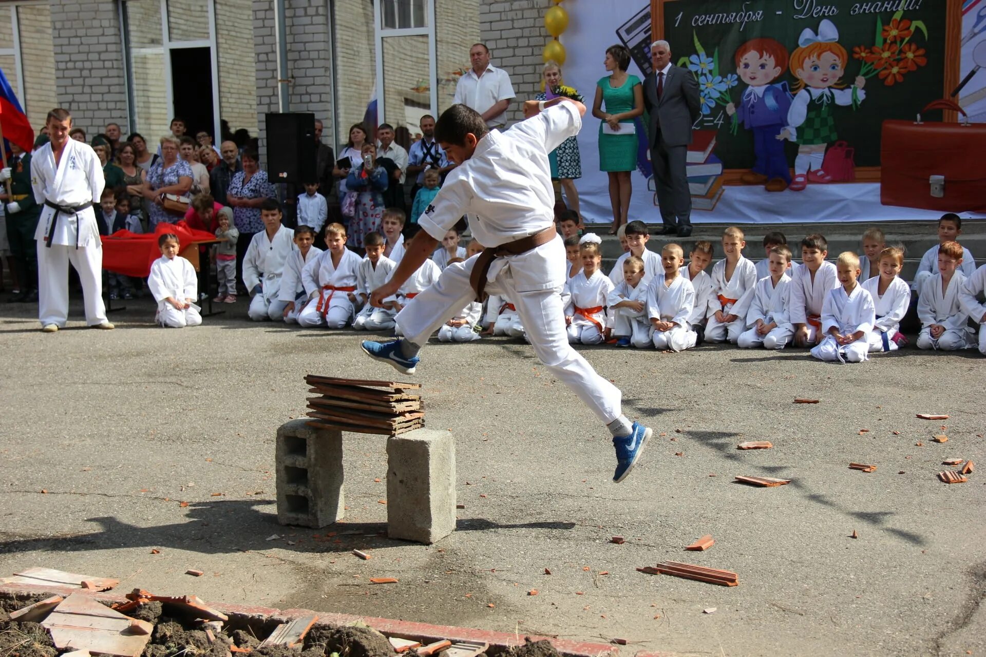 Киокушинкай каратэ амурск. Каратэ выступление. Карате в перми для детей. Оболенский сергей карате. Показательные выступления каратистов.