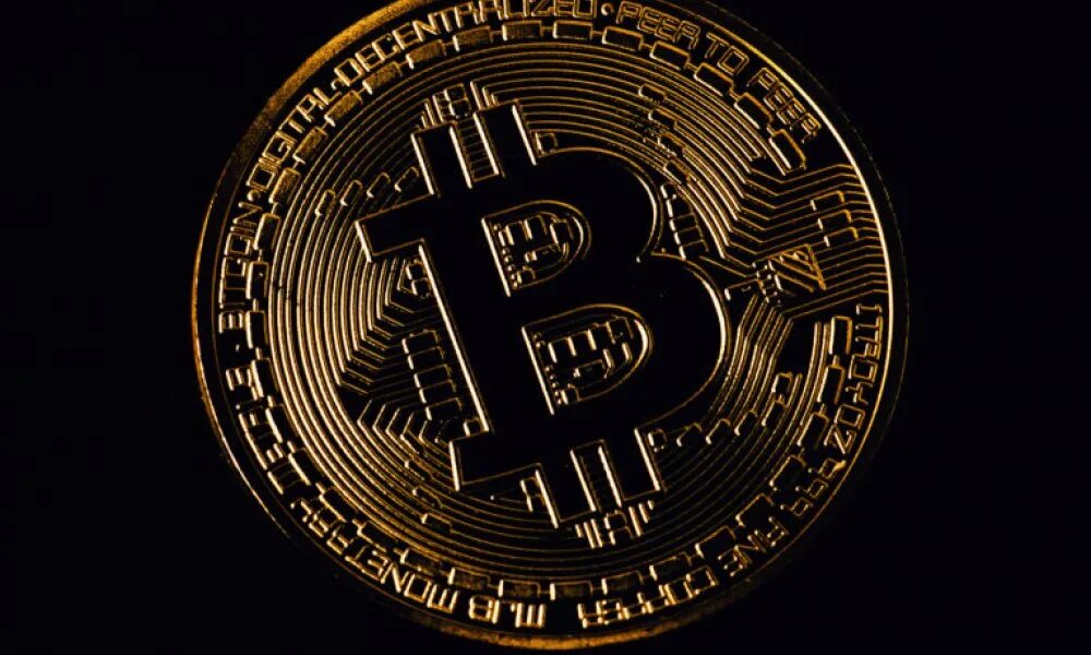 Жетон биткоин. 1 биткоин. Биткоин. Первые биткоин. Бит котн.
