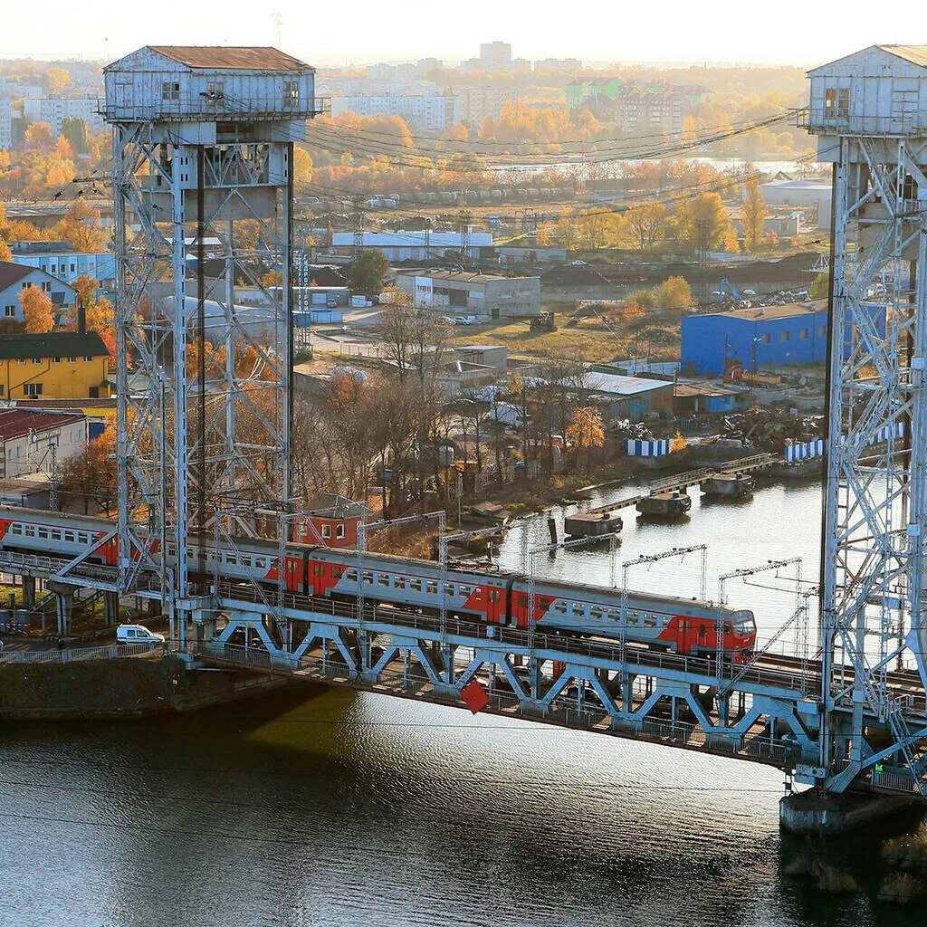 Разводной мост в калининграде. Двухъярусный мост. Двухъярусный мост. Мост через реку преголь в калининграде. Новый мост в калининграде через преголю.