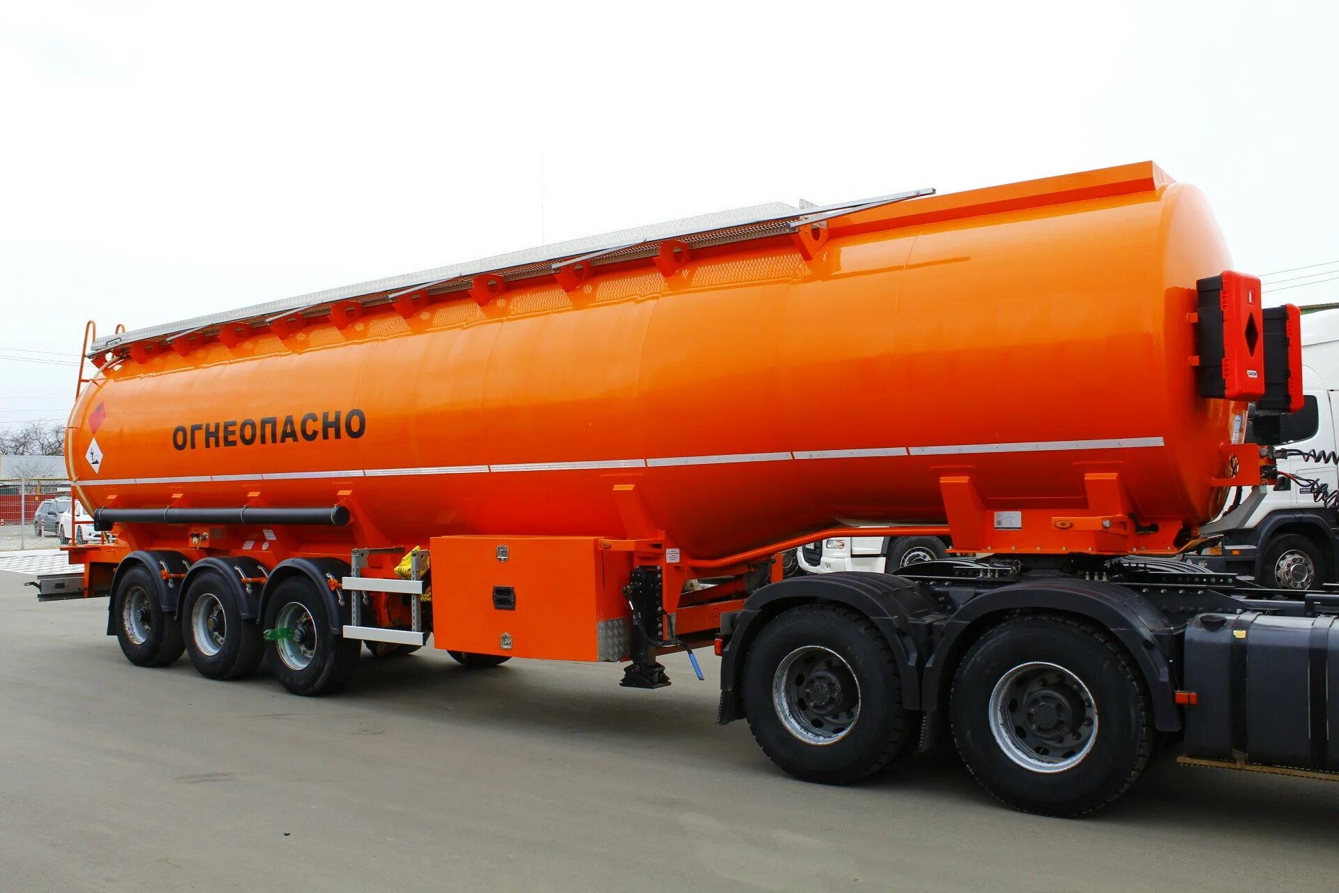 Вагон-цистерна 15-6901. Полуприцеп бонум цистерна цистерна. Цистерна полуприцеп для нефтепродуктов лукойл. Цистерны для перевозки нефтепродуктов. Железнодорожная цистерна для мазута.
