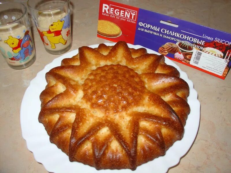 Силиконовая форма для кекса с дыркой. Формы силиконовые для кексов для выпечки в духовке. Бисквит в силиконовой форме. Кекс в круглой форме. Пирог в силиконовой форме рецепты.