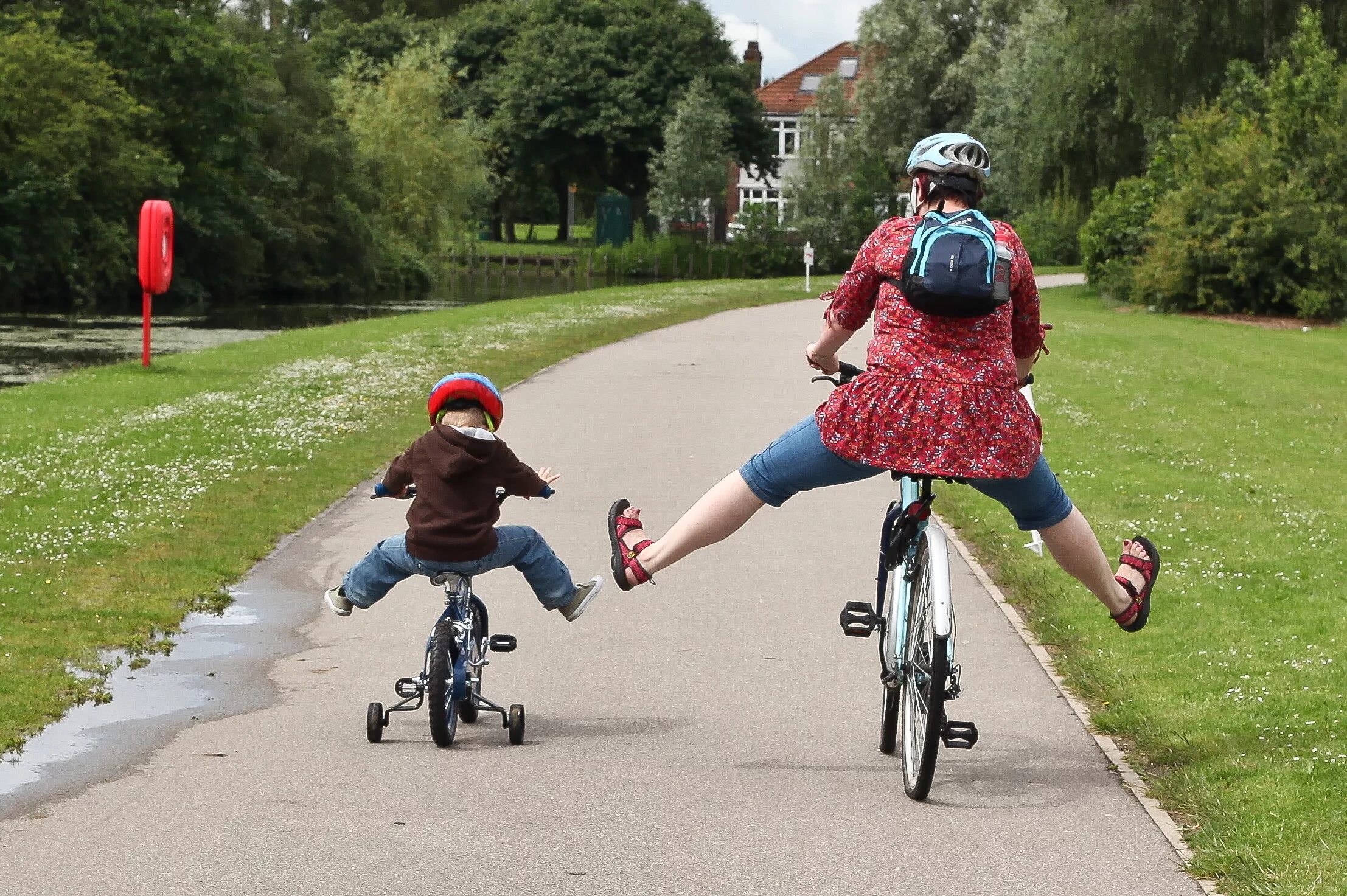 Take a bike ride. Езда на велосипеде. Катание на велосипеде. Дети с велосипедом. Велик для детей.