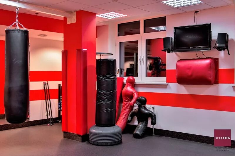 Зал единоборств стрельна. Боксерский зал. Спортивный зал для бокса. Спортивный клуб груша 1905 года. Оборудование для единоборств.