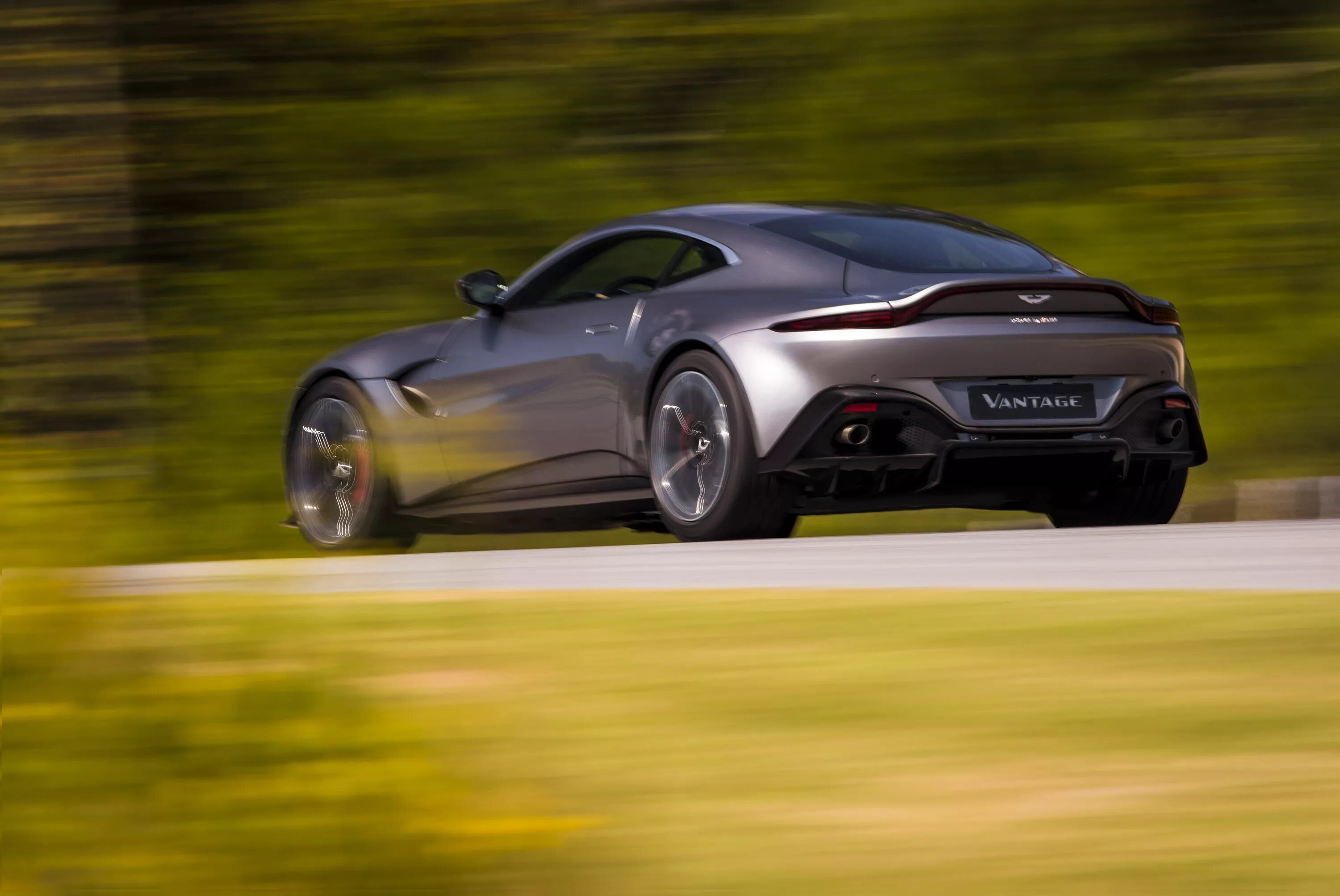 Aston martin vantage 2019. Aston martin vantage 2017. Aston martin v8 vantage новый. Aston martin vantage 2020. Aston martin vantage 2018.