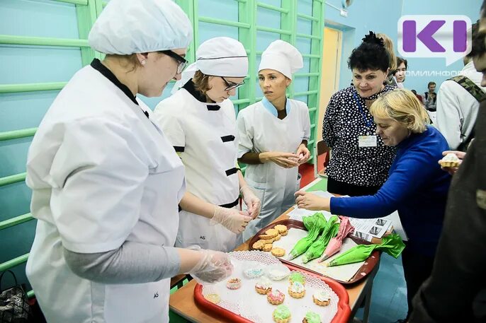 Сыктывкар после 9 класса. Сыктывкарский колледж огородил территорию. сыктывкарский колледж сервиса и связи. сыктывкарские техникумы для продавцов. сыктывкарский колледж выставка одежды коми.