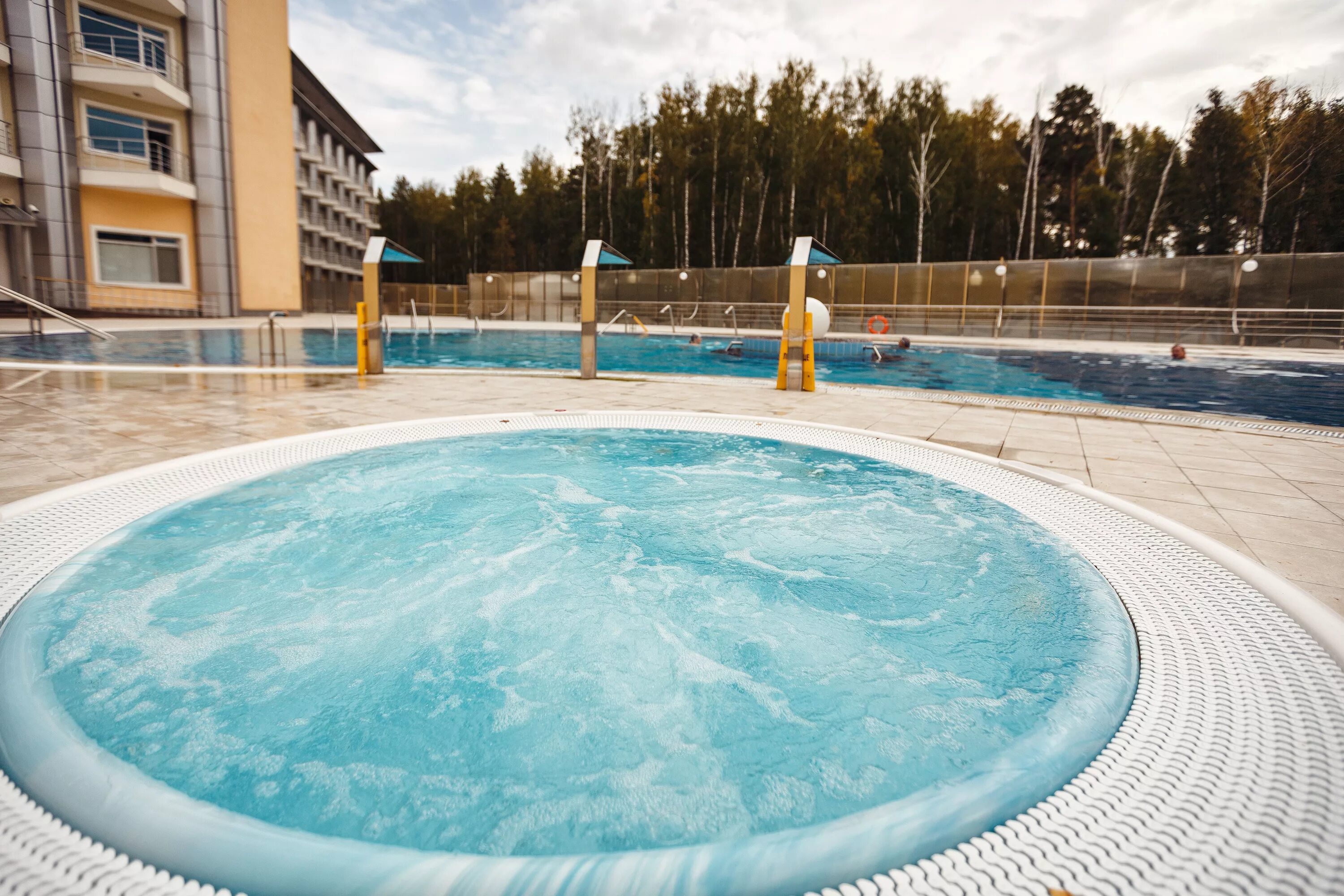 Санатории мин воды с бассейном. Санаторий Сибирь Тюмень. Санаторий "Siberia Resort & Spa Тюмень. Санаторий Сибирь Тюмень бассейн.