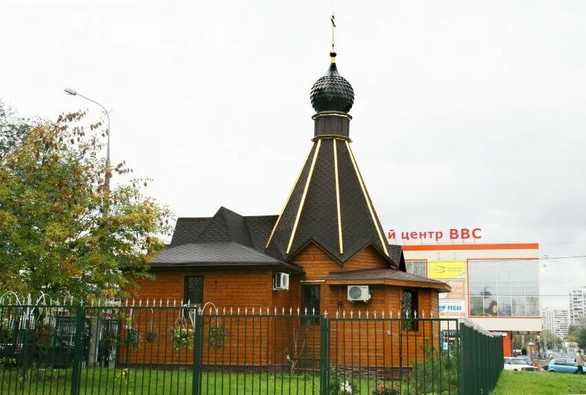 храм ильи пророка в отрадном. церковь часовня в отрадном. часовня илии отрадное 1997 год. капличка в отрадном. храм часовня пророка божия илии в отрадном.