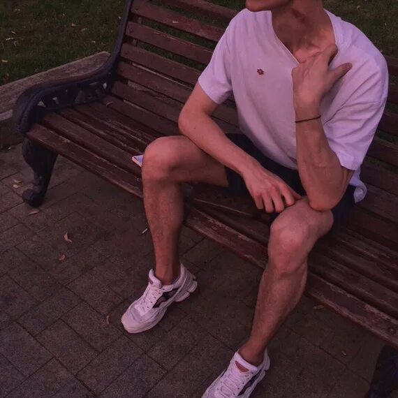 Красивая улыбка парня без лица. Парень без лица. Парень в толстовке с капюшоном. Красивые парни без лица. Молодой парень без лица.