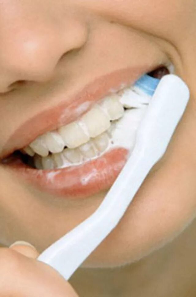 Чистка зубов вредно