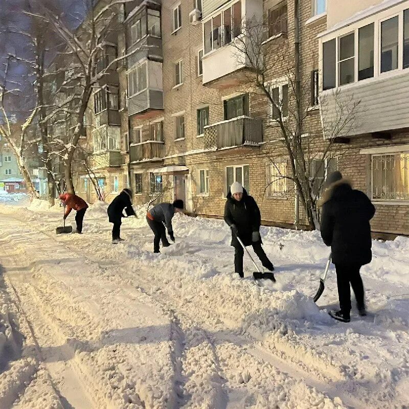 Ничего не чищено. Снег в Электростали. Электросталь зимой дворы. Снег в Электростали сегодня фото. Чистим двор от снега.