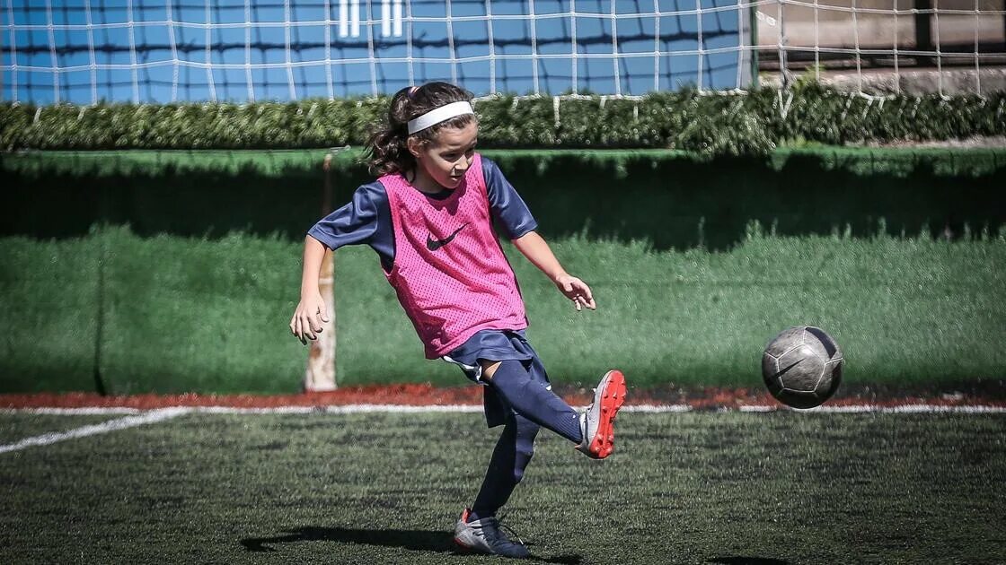 She play football every day. Футбол через скамейки. игра футбол через скамейку. cant play football. футболистки из улу-юла.