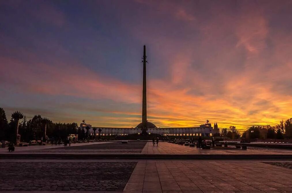 Поклонная гора москва входная площадь фото. Парк парк Победы на Поклонной горе. Поклонная гора в Москве. Мемориальный комплекс на Поклонной горе в Москве. Парк Победы на Поклонной горе Москва фото.