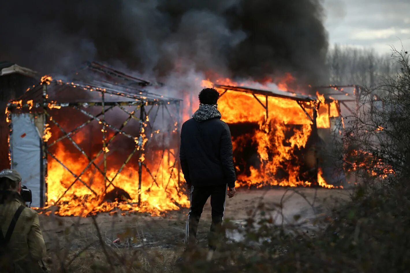 The burnt house. Hut burned. Hut burned. California fire house. Дом горит.