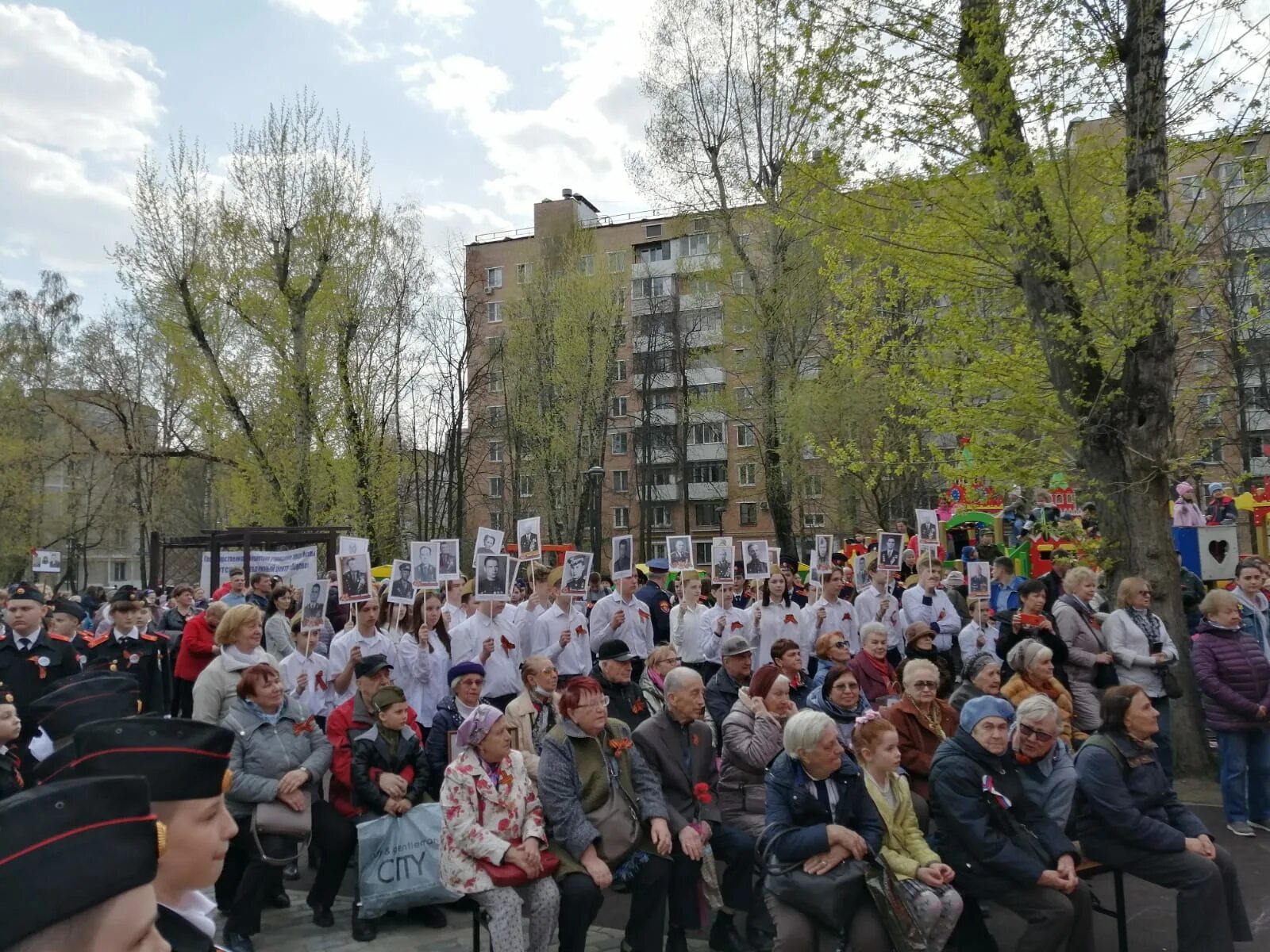 Перовский парк масленица 2024. Торжественное шествие 9 мая. 9 Мая в парках. Праздничные мероприятия. Школьники на 9 мая.