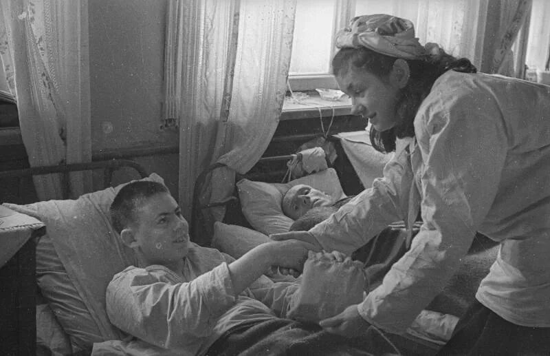 Госпиталь 1943. Госпиталь 1943. Военный госпиталь 1941-1945. Госпиталь 1943. Дети в госпитале в годы великой отечественной войны.