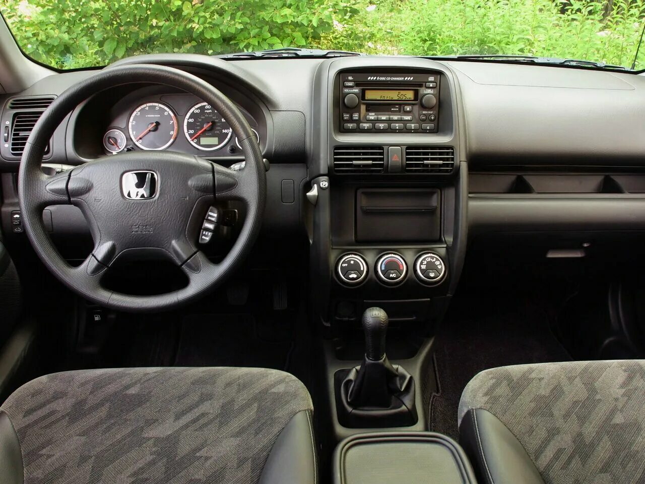 Honda CRV 2 поколение 2003. 2002 Honda CR-V Interior. Honda CR-V 2002 салон. Хонда CRV 2002.