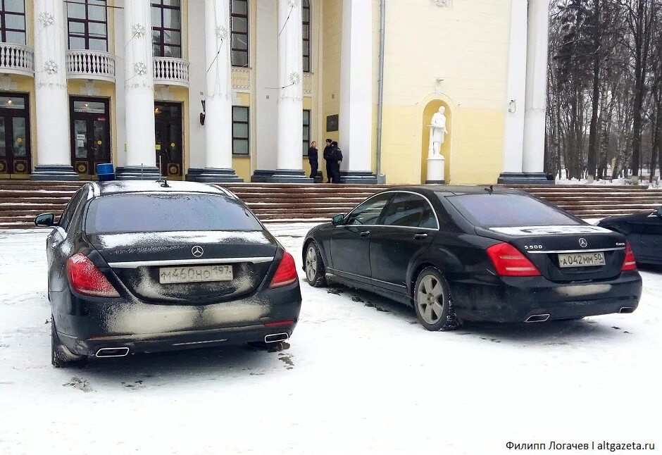 Автомобиль принадлежащий супруге. Машины правительства. Машины администрации президента. Фото администрация машины. Машины администрации СПБ.