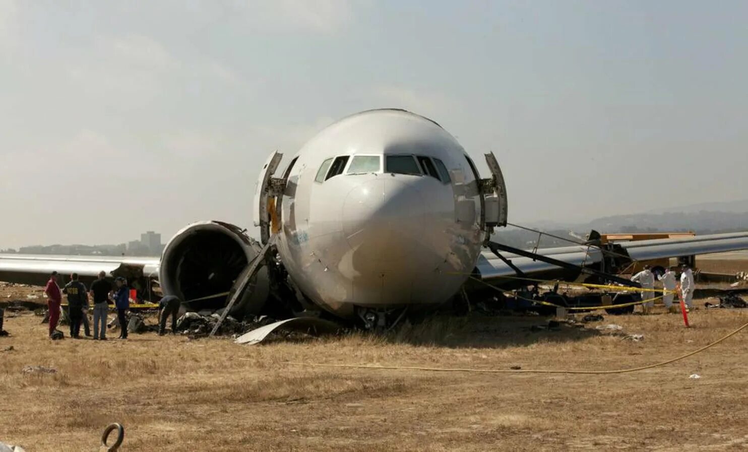 Катастрофа boeing 777 в сан-франциско. Катастрофа asiana airlines 2013. Боинг 777 в сан франциско. Крушение боинга 777 в сан франциско. Авиакатастрофа в сан франциско боинг 777.