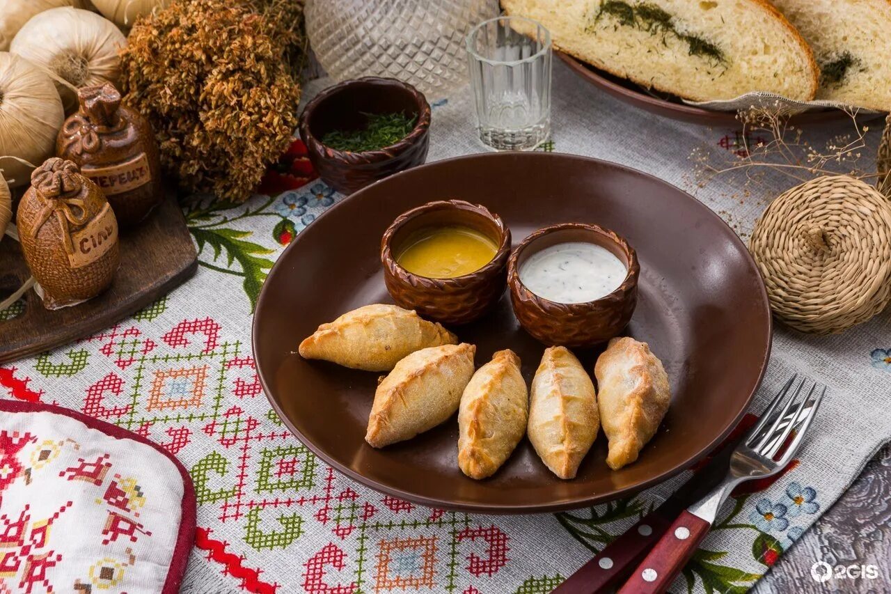 Украинская национальная кухня. Корчма Гопак Ульяновск. Ресторан украинской кухни Корчма Гопак. Ресторан Гопак Ульяновск. Украинские национальные блюда.