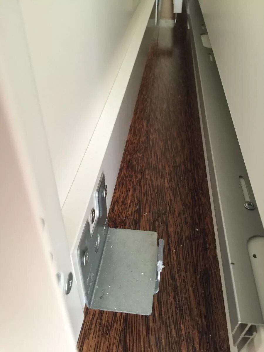 Hackers Help: PAX Wardrobe Sliding Doors - Added a 3rd closet and now the rails 