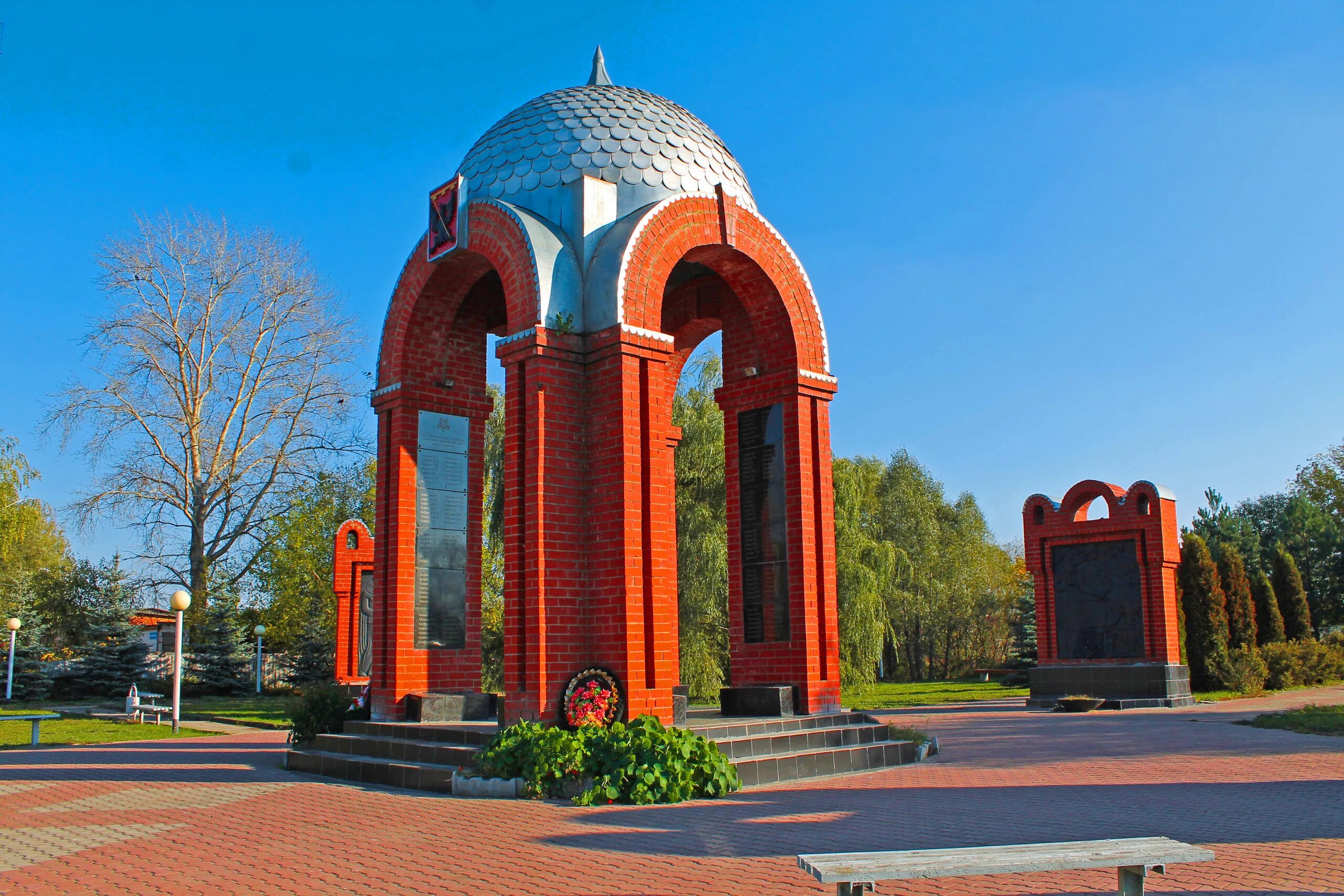 Память тульская область. Сквер памяти Одоев. Мемориал памяти Одоев. Одоев Тульская область памятник генералу. Одоев Тула достопримечательности.