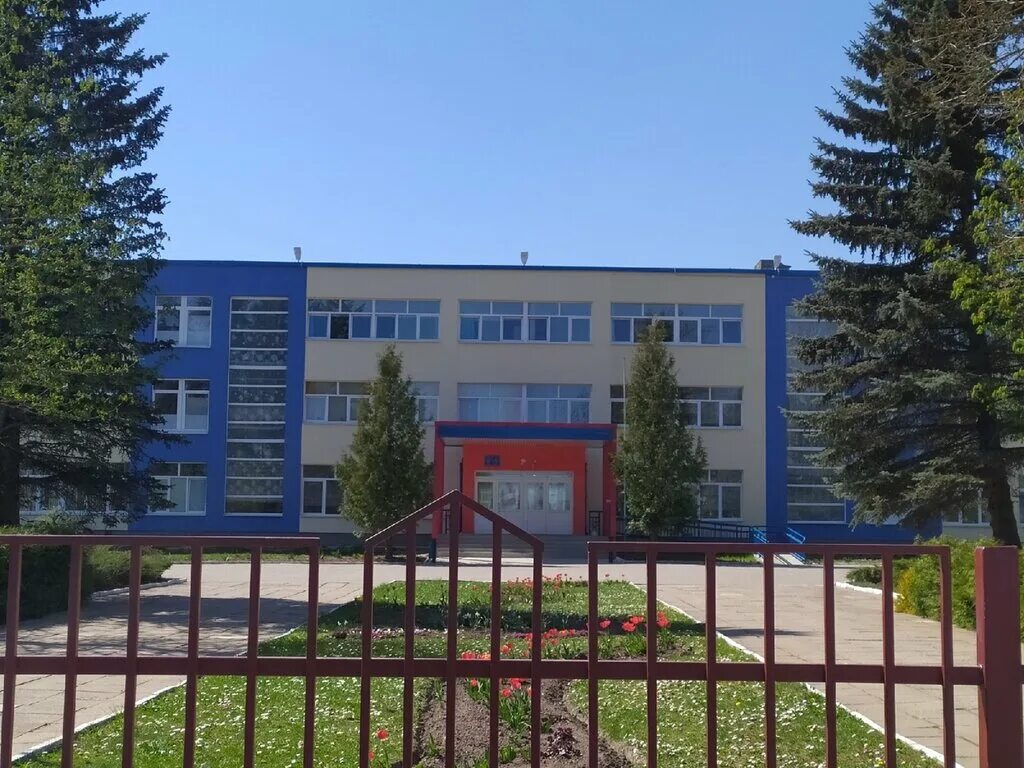 сш 2. школа блонской 1910. средняя школа минская область. яламинская средняя школа. школы белоруссии здания.