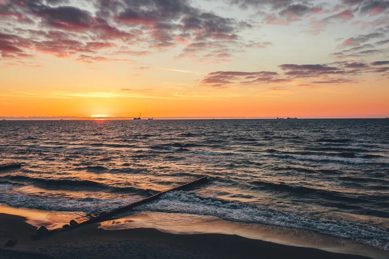 Зеленоградск любуйтесь морем. Балтийское море Зеленоградск. Балтийское море пляж Зеленоградск. Балтийское море Зеленоградск фото. Берег Балтийского моря Зеленоградск.