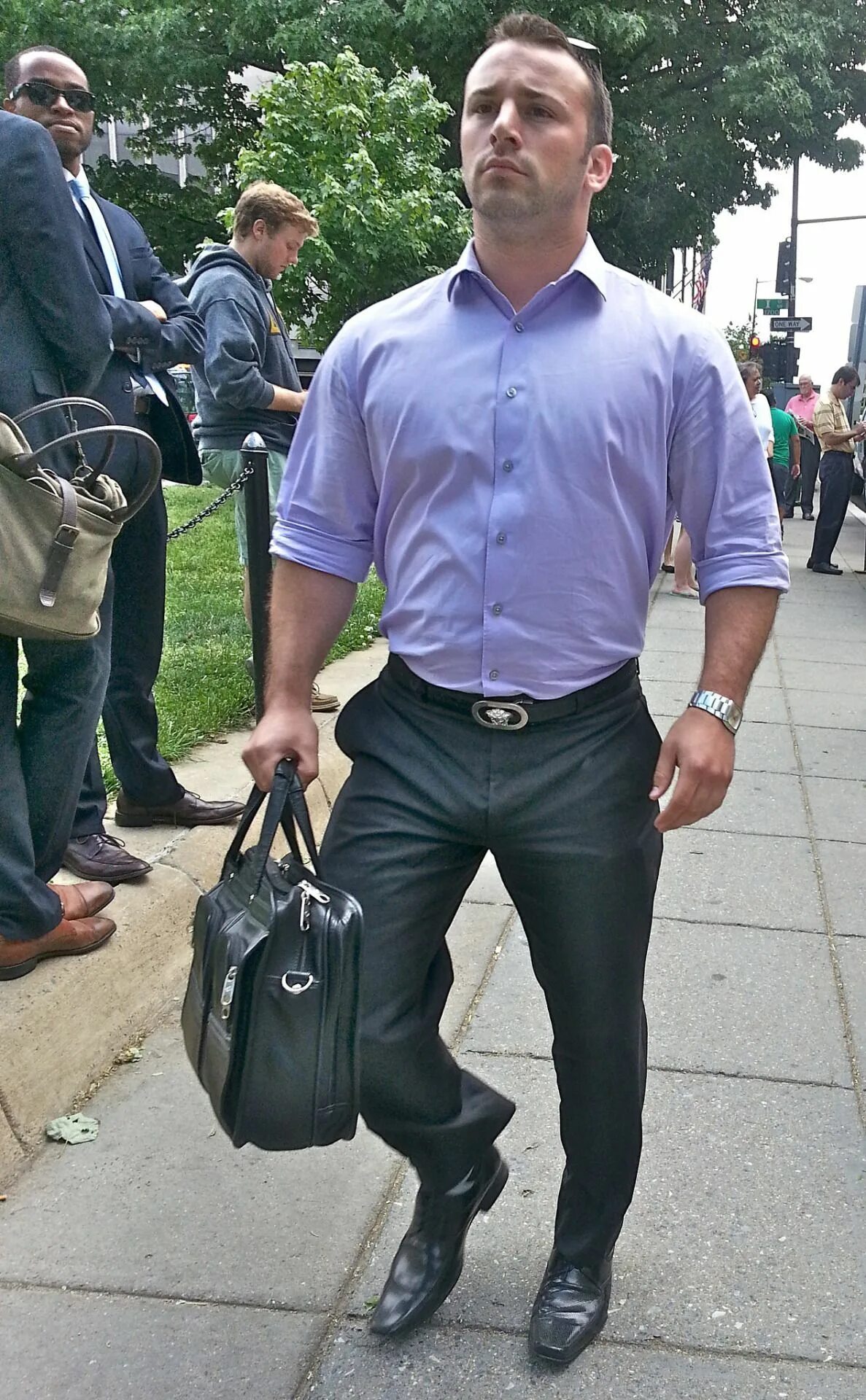 Bulge публично. Bulge man public. Politician bulge. Big bulge public. Men in public