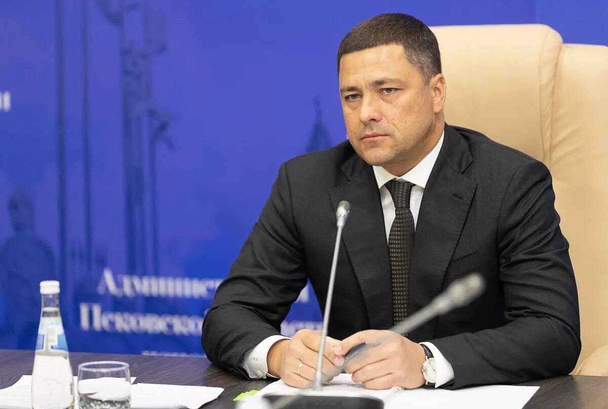 Ведерников михаил губернатор псковской. Михаил ведерников губернатор псковской области. Ведерников михаил юрьевич псковская область. Михаил ведерников псков. Михаил юрьевич ведерников.
