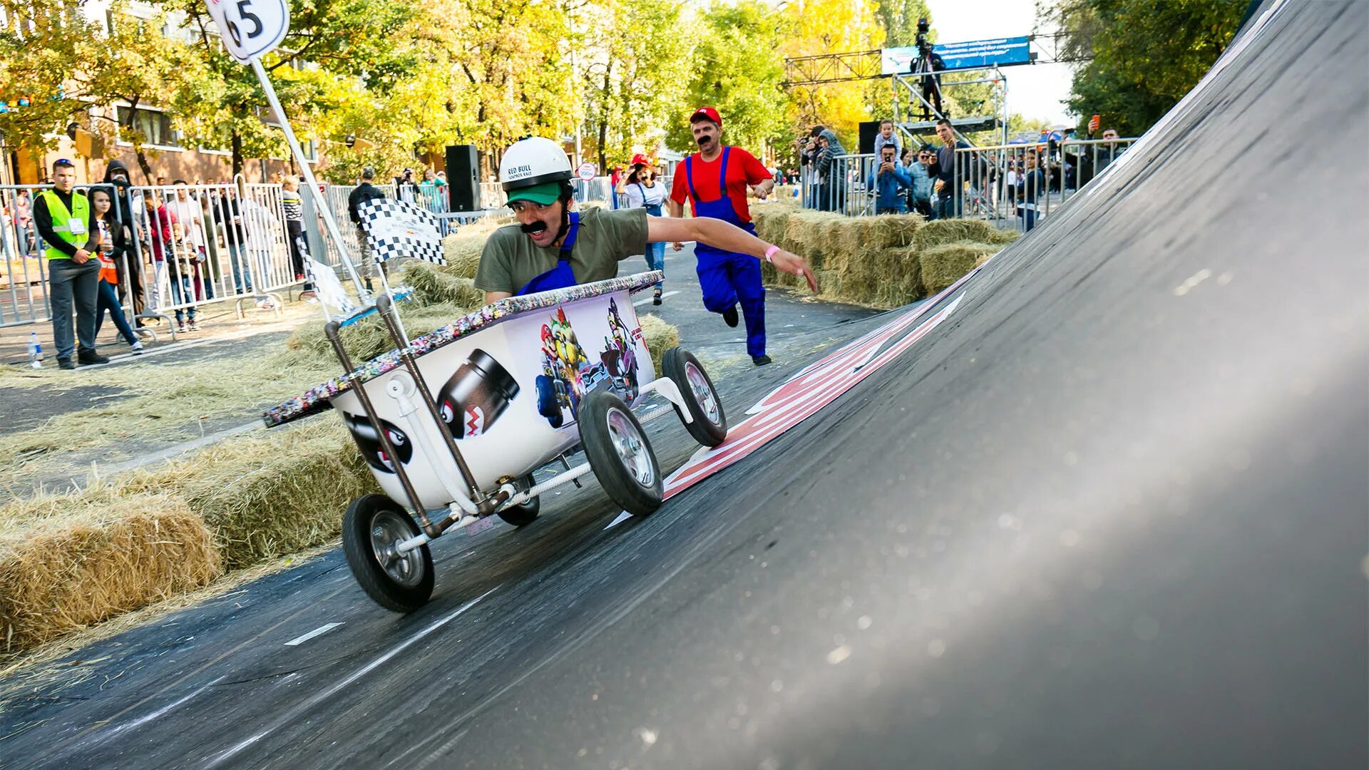 Гонки на самодельных машинах. Red bull Soapbox Race. Конкурс Тарантасов Red bull Soapbox Race. Ред Булл гонки на самодельных машинках. Самодельные гонки