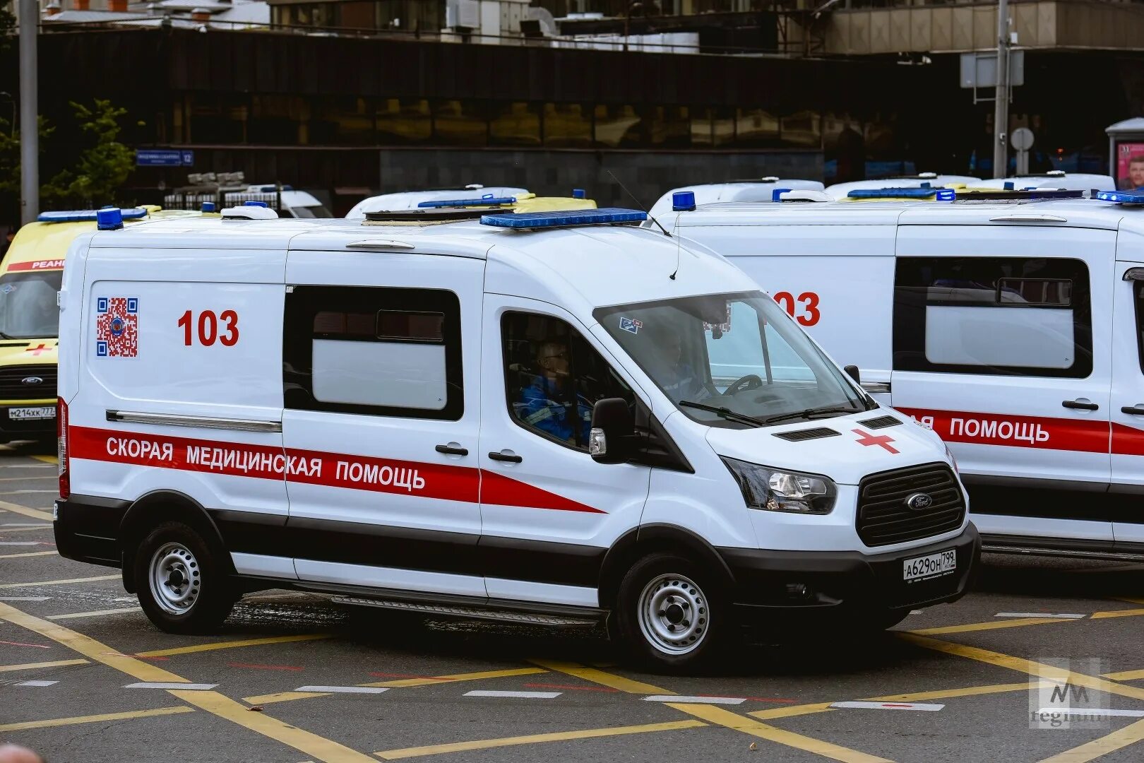 40 машин скорой помощи. Машина скорой помощи. Машины скорой помощи в Москве. Машв на скорой помощи.