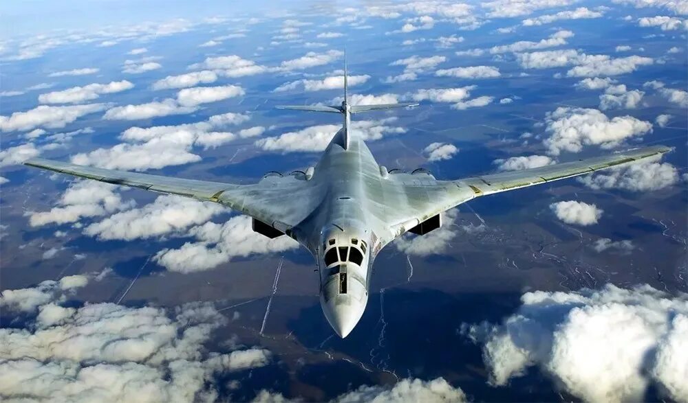 Ту-160 белый лебедь. Стратегический сверхзвуковой ракетоносец-бомбардировщик ту-160. Стратегический бомбардировщик ту-160 белый лебедь. Бомбардировщик ракетоносец ту 160 белый лебедь. Ту 160 сверхзвуковой характеристики