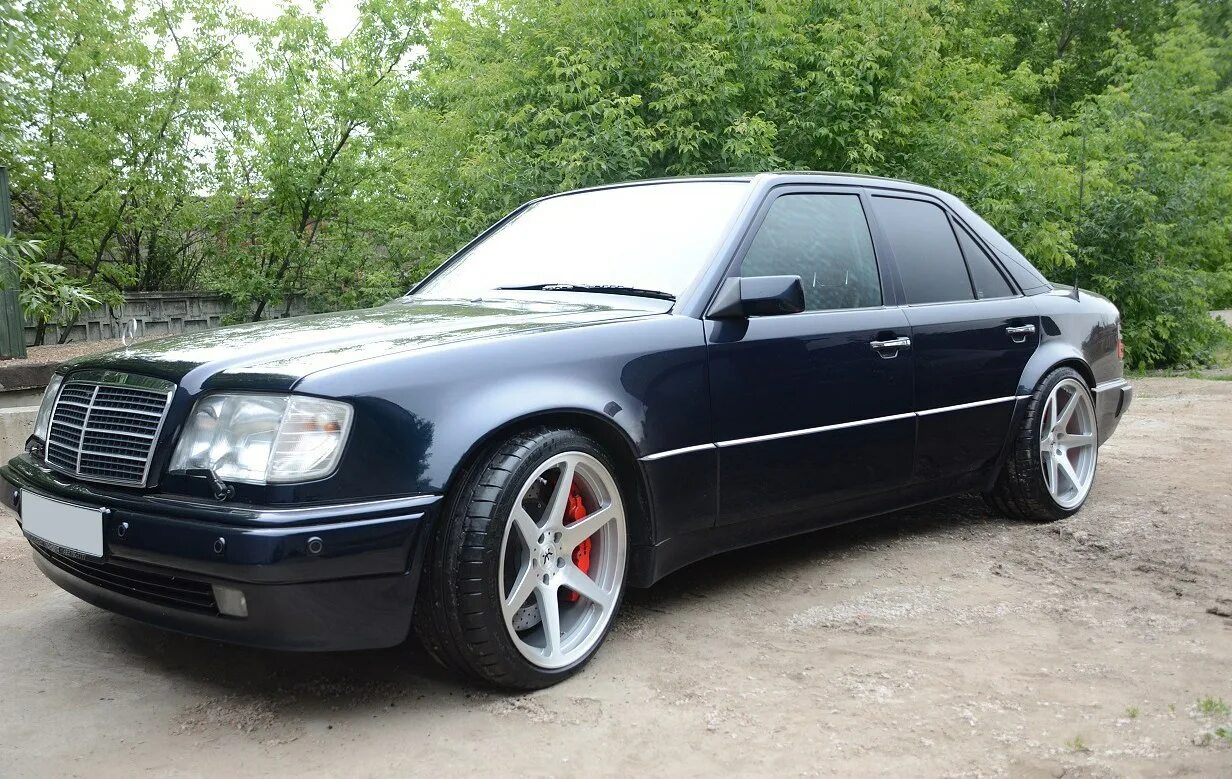 Мерседес 124 е500. Мерседес w124 черный. Мерседес 142 кузов. Mercedes w124 волчок. Мерседес волчок 124 е500.